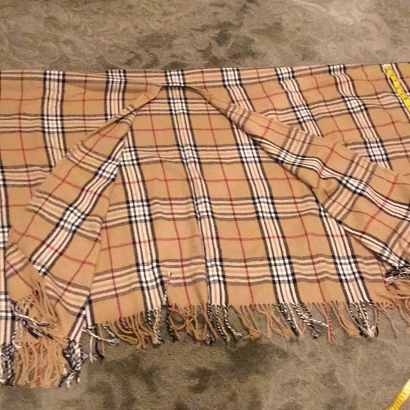 Poncho - Picture 6 of 7